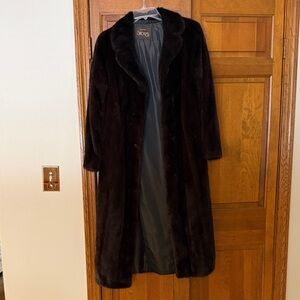 Elegant Dark Brown Fur Coat